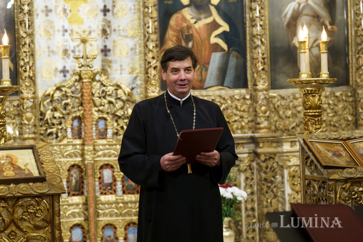 „Metanie Ție, Părinte” - recital de poezie religioasă în Biserica Albă  268117