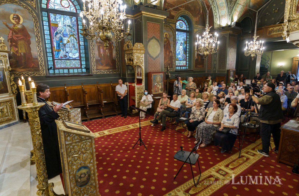 „Metanie Ție, Părinte” - recital de poezie religioasă în Biserica Albă  268120