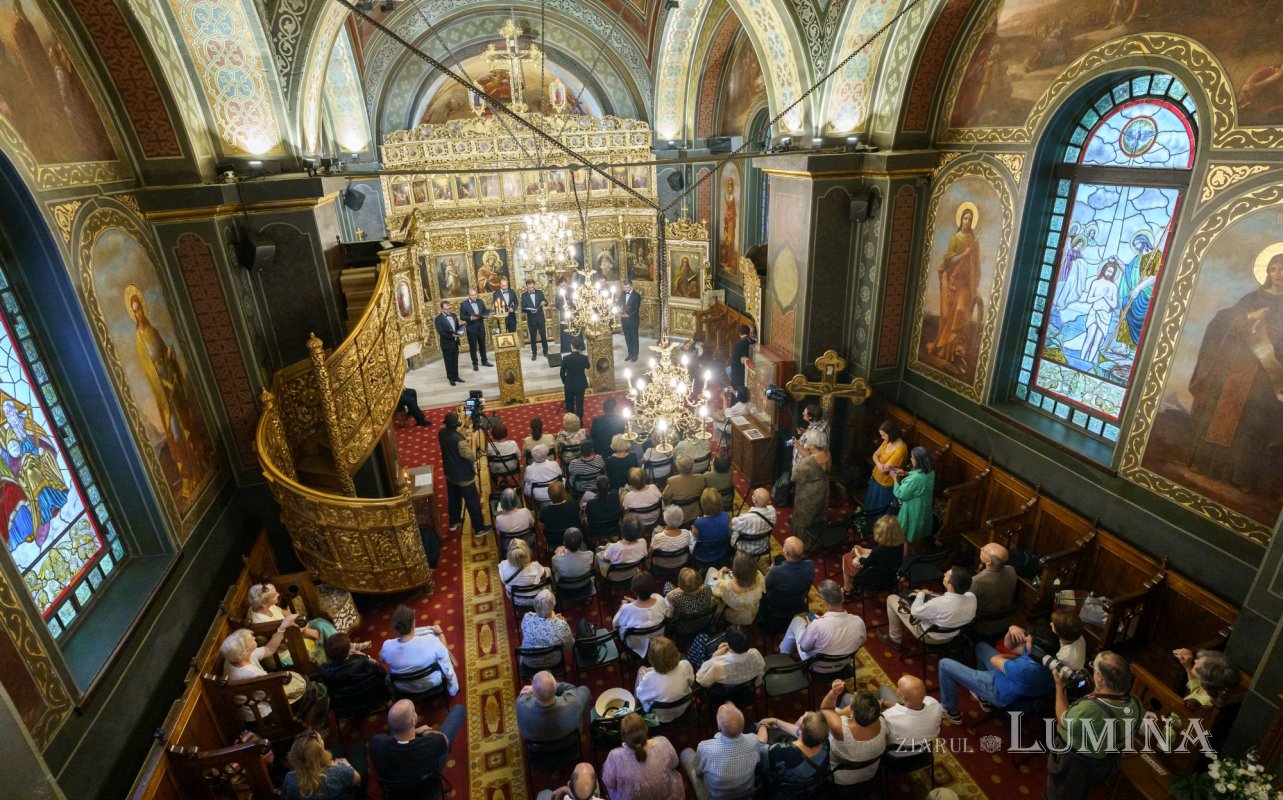 „Metanie Ție, Părinte” - recital de poezie religioasă în Biserica Albă  268121