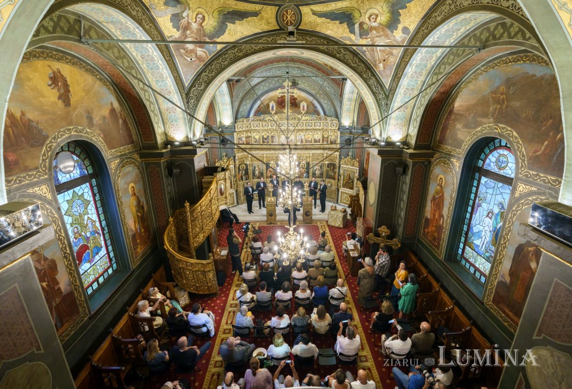 „Metanie Ție, Părinte” - recital de poezie religioasă în Biserica Albă  268122