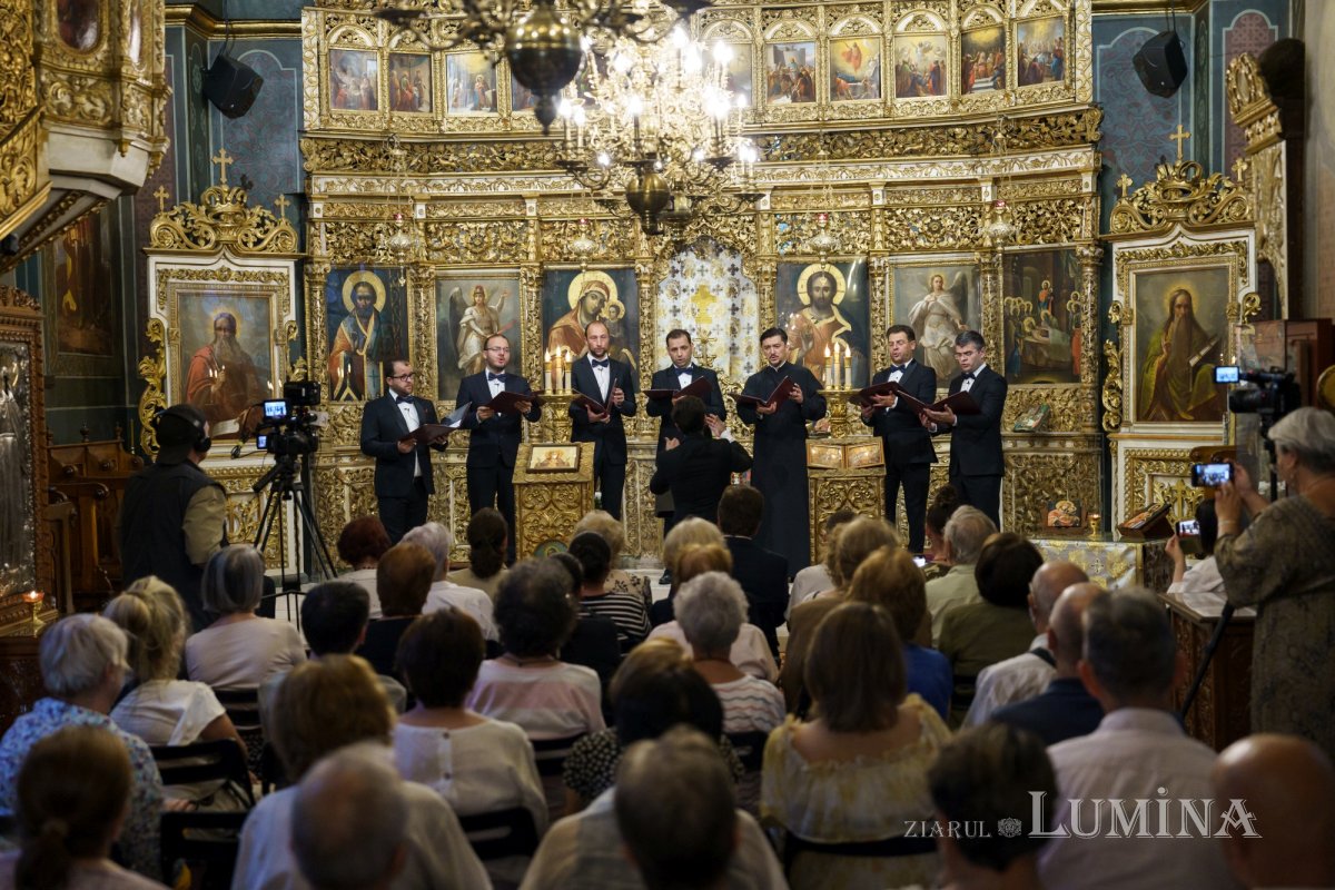 „Metanie Ție, Părinte” - recital de poezie religioasă în Biserica Albă  268123
