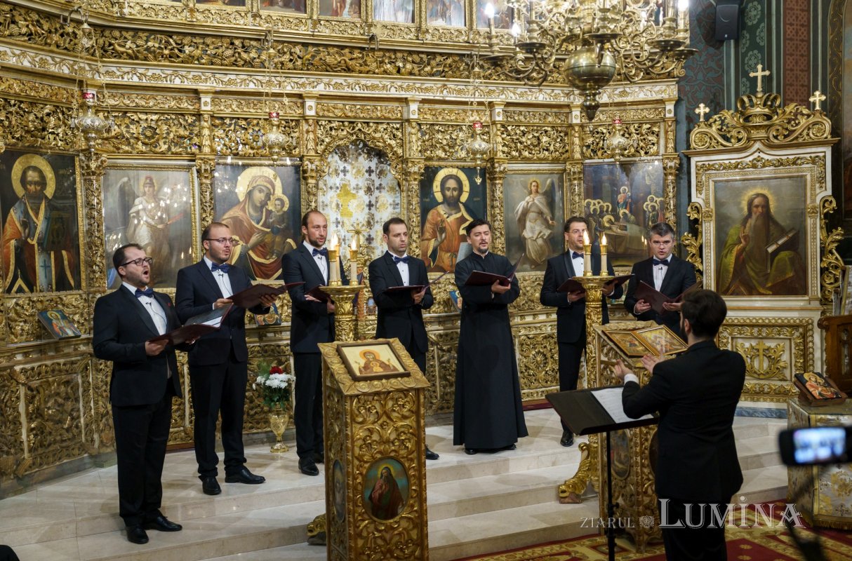 „Metanie Ție, Părinte” - recital de poezie religioasă în Biserica Albă  268124