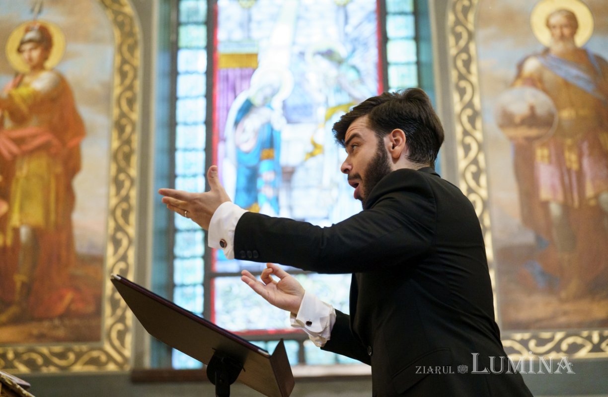 „Metanie Ție, Părinte” - recital de poezie religioasă în Biserica Albă  268125