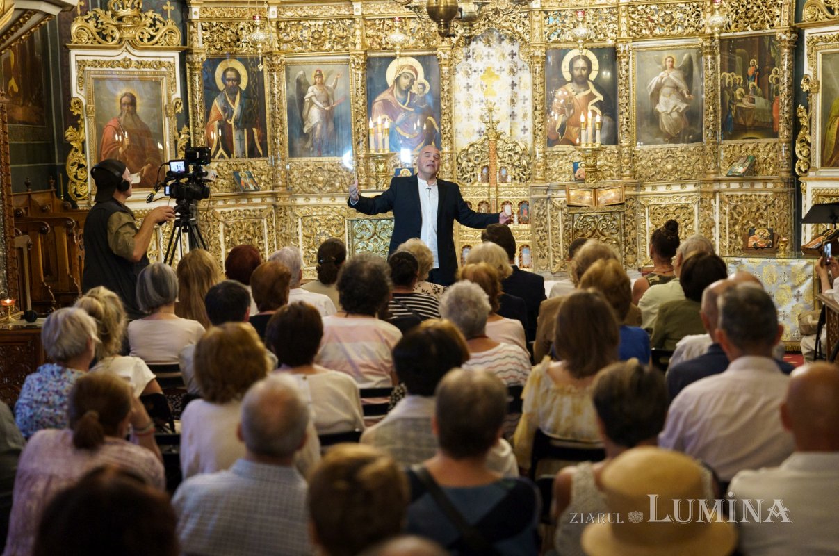 „Metanie Ție, Părinte” - recital de poezie religioasă în Biserica Albă  268127