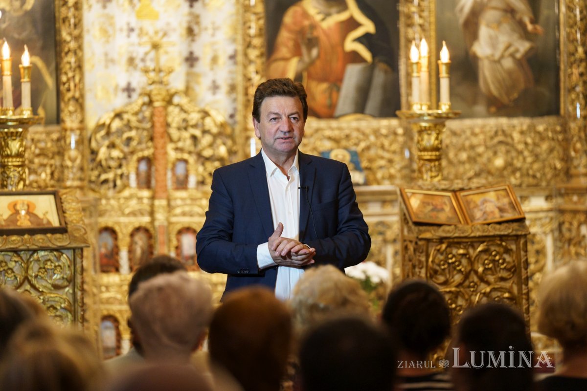 „Metanie Ție, Părinte” - recital de poezie religioasă în Biserica Albă  268132