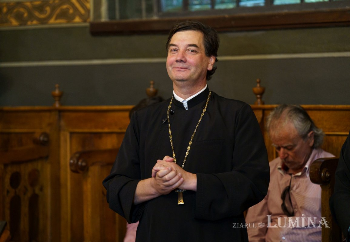 „Metanie Ție, Părinte” - recital de poezie religioasă în Biserica Albă  268133