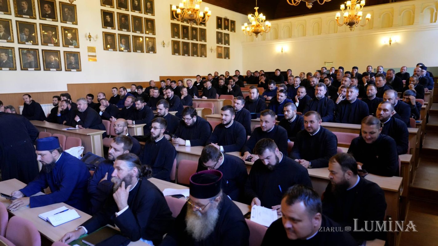 „Întâi de toate vom învăța să ne rugăm împreună” 268697