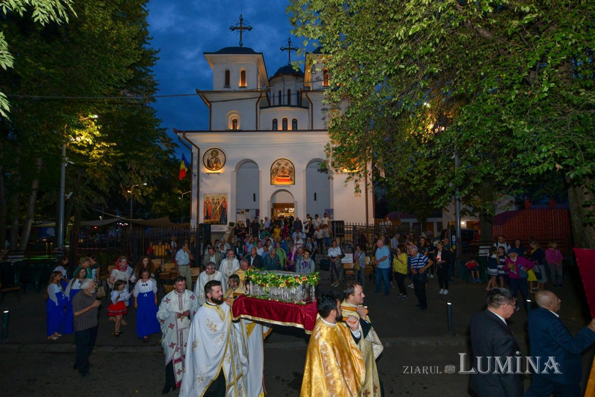 Fidelitate față de o familie de sfinți martiri în Capitală  268906