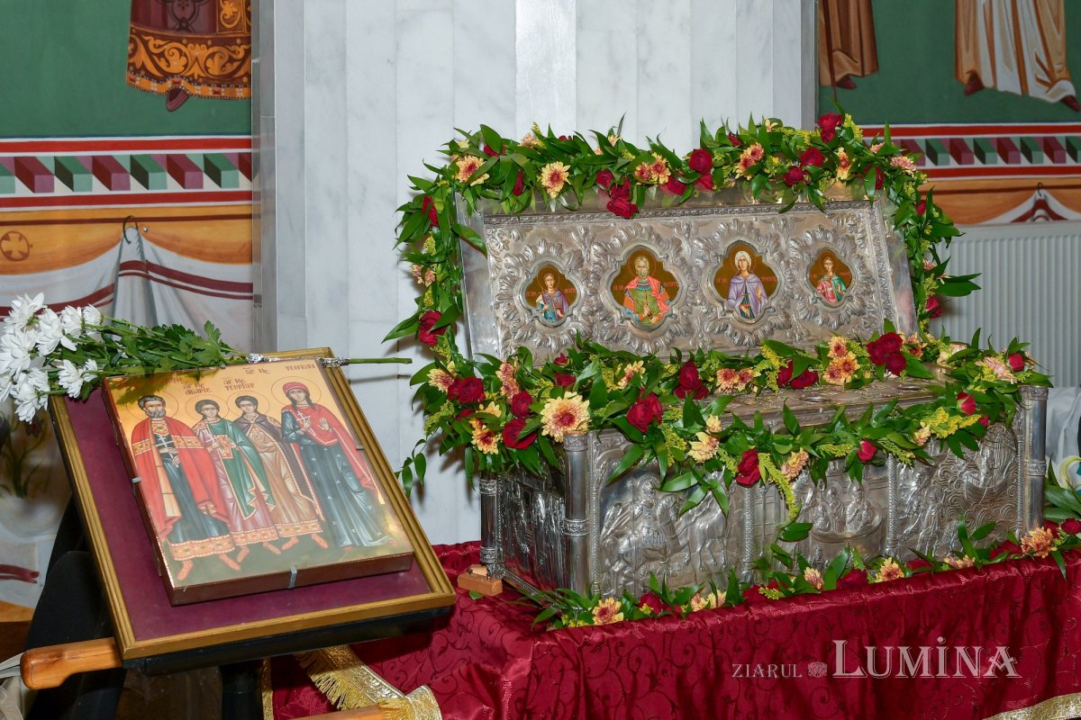 Fidelitate față de o familie de sfinți martiri în Capitală  268914