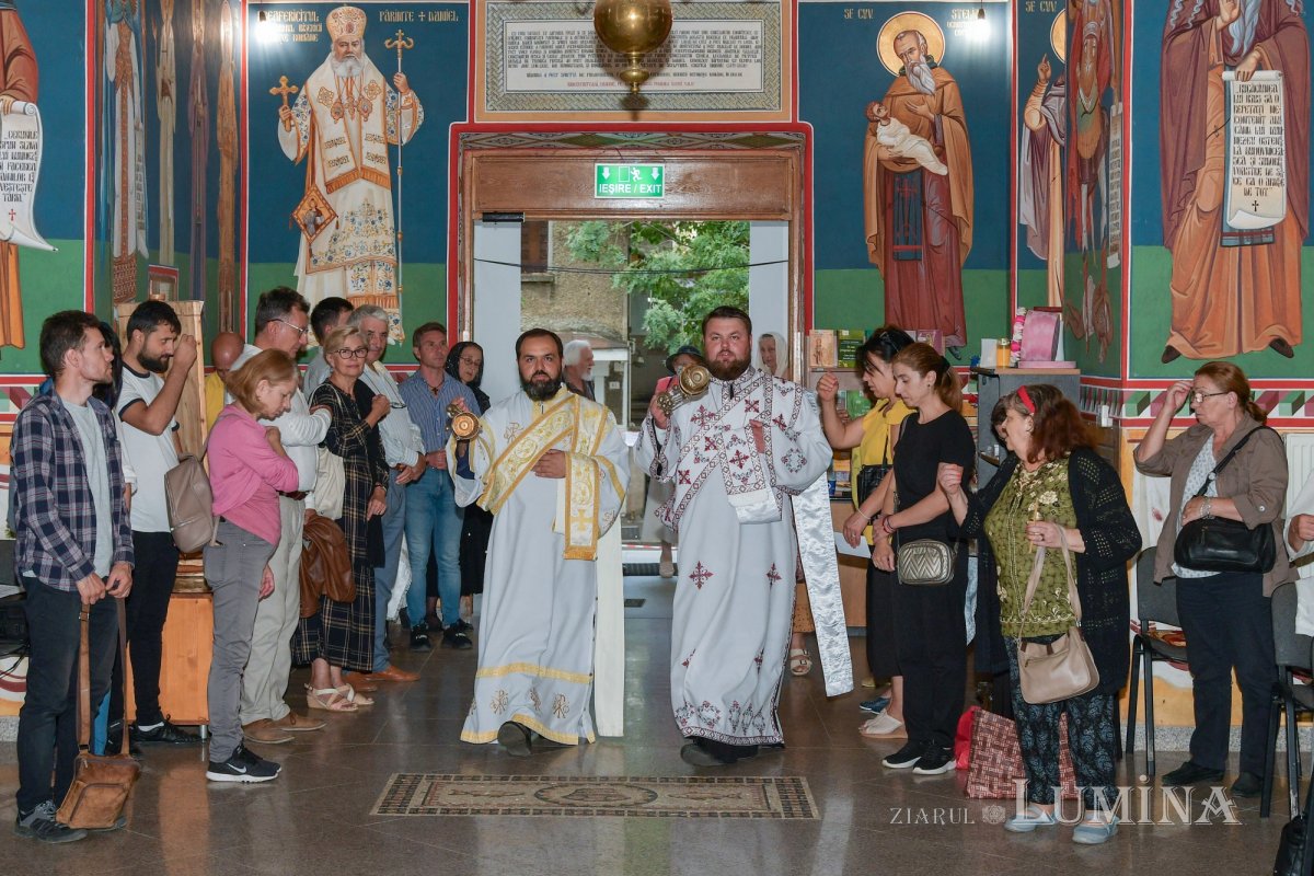 Fidelitate față de o familie de sfinți martiri în Capitală  268922