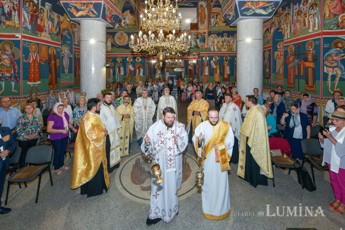 Fidelitate față de o familie de sfinți martiri în Capitală  268923