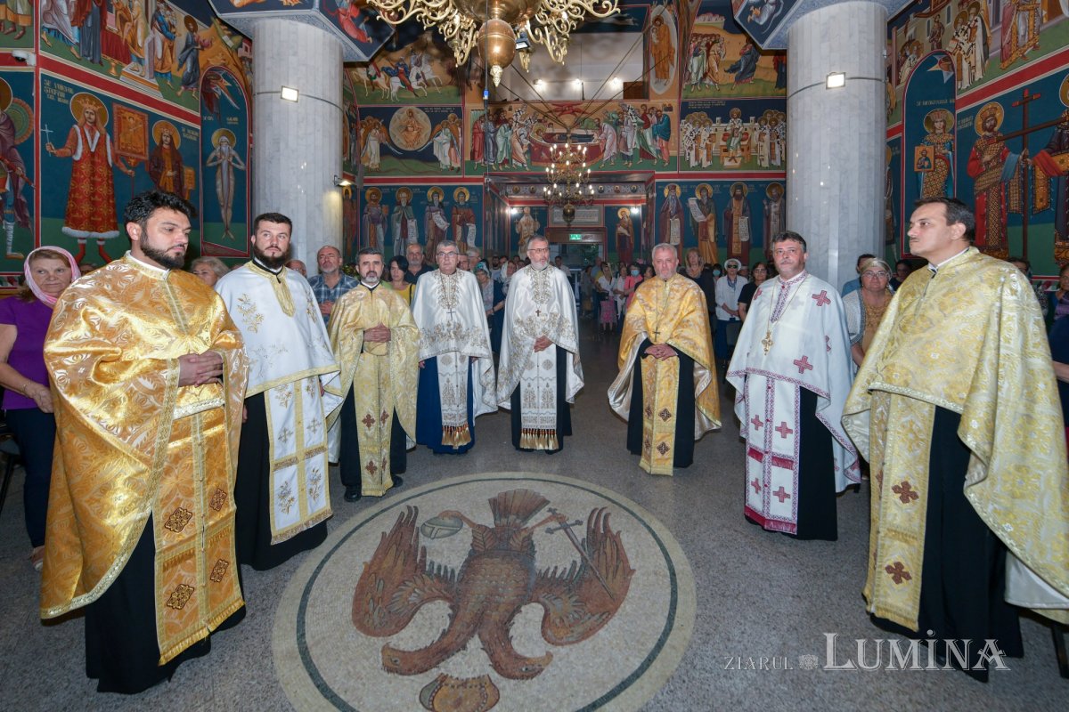 Fidelitate față de o familie de sfinți martiri în Capitală  268924