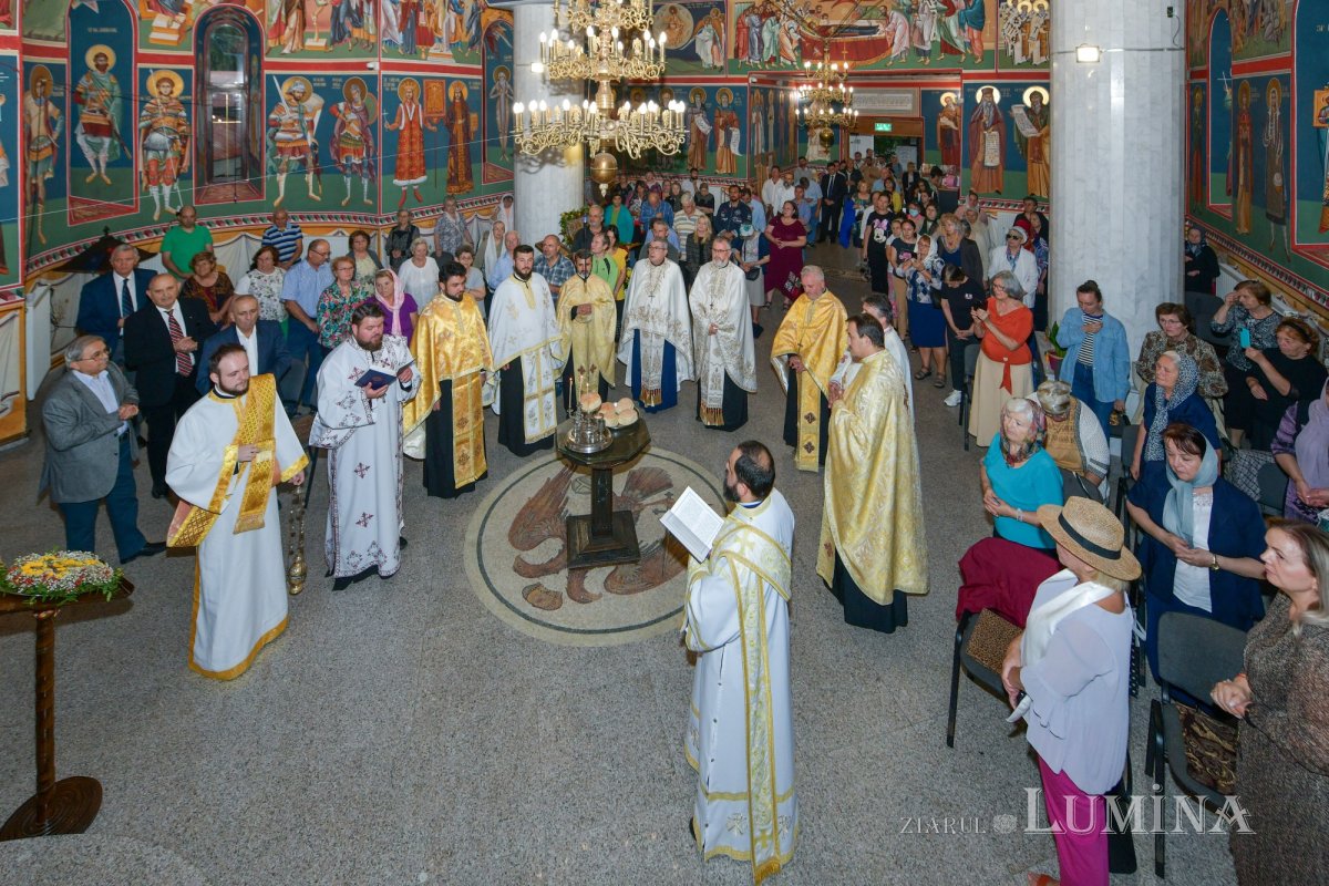 Fidelitate față de o familie de sfinți martiri în Capitală  268936