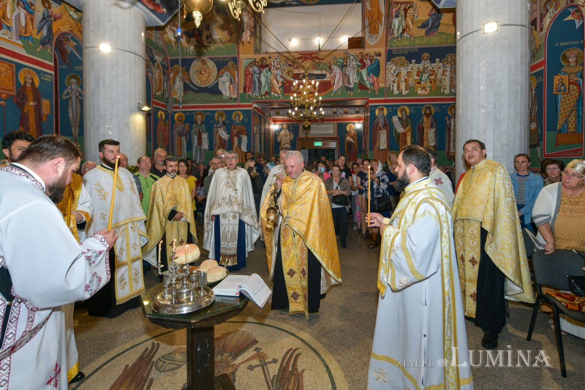 Fidelitate față de o familie de sfinți martiri în Capitală  268937