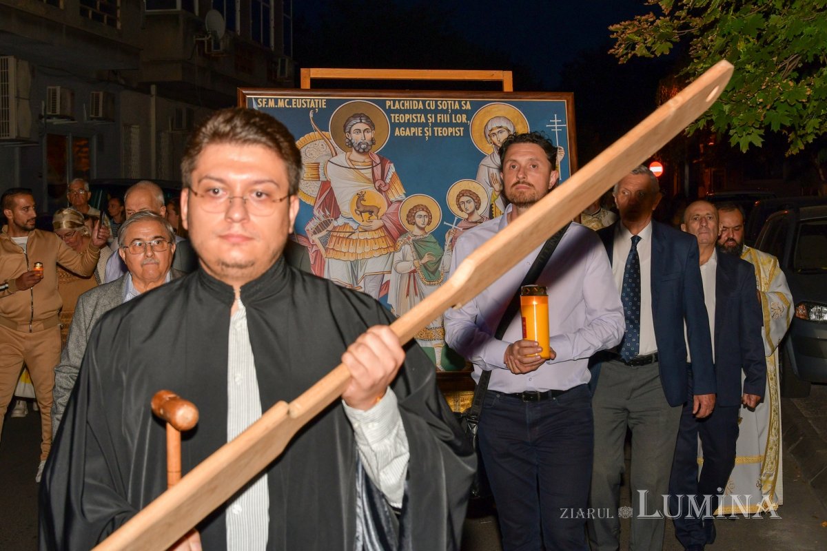 Fidelitate față de o familie de sfinți martiri în Capitală  268942