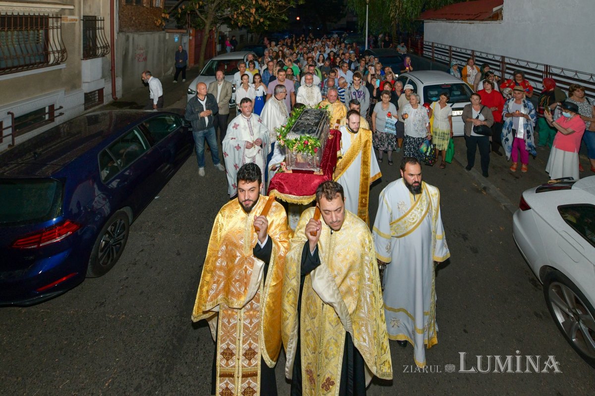 Fidelitate față de o familie de sfinți martiri în Capitală  268945