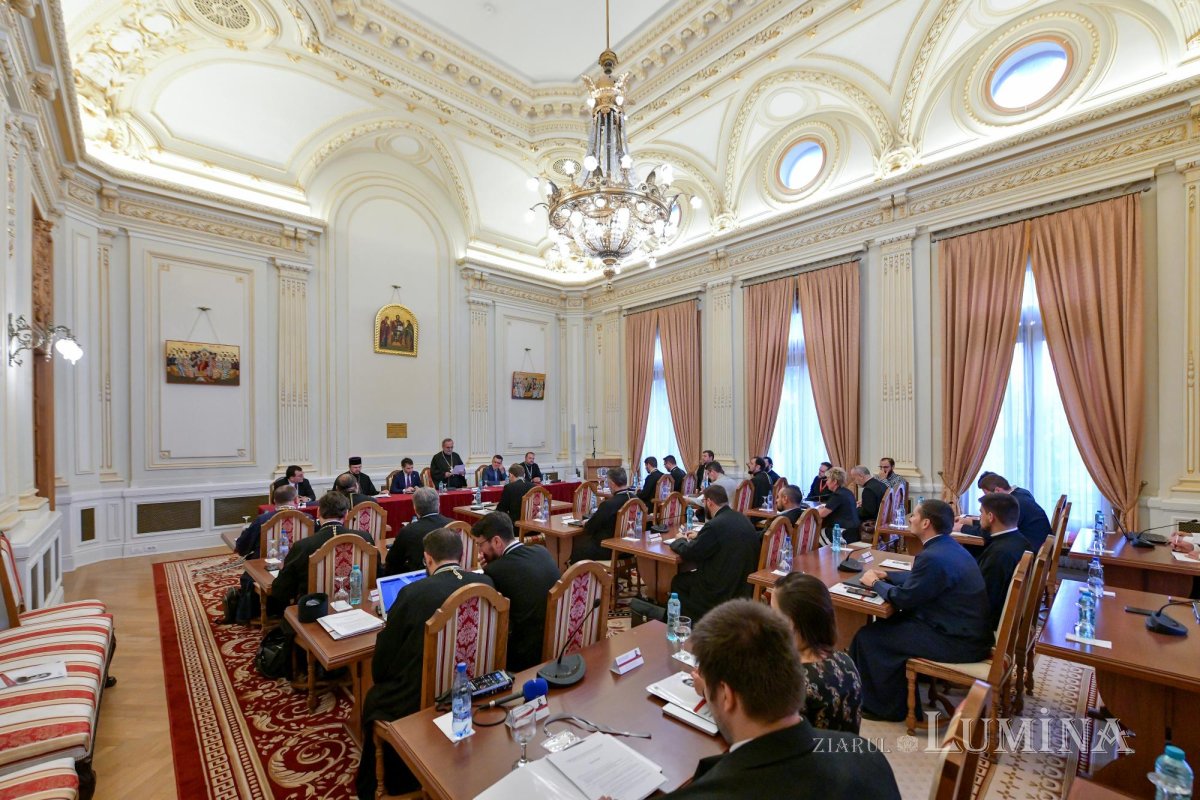 Simpozion de Drept bisericesc la Palatul Patriarhiei 268875