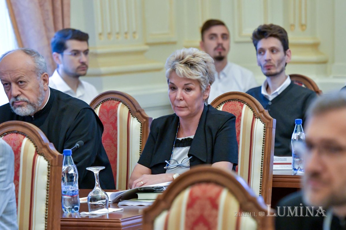 Simpozion de Drept bisericesc la Palatul Patriarhiei 268883