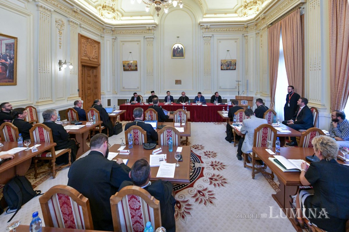 Simpozion de Drept bisericesc la Palatul Patriarhiei 268884