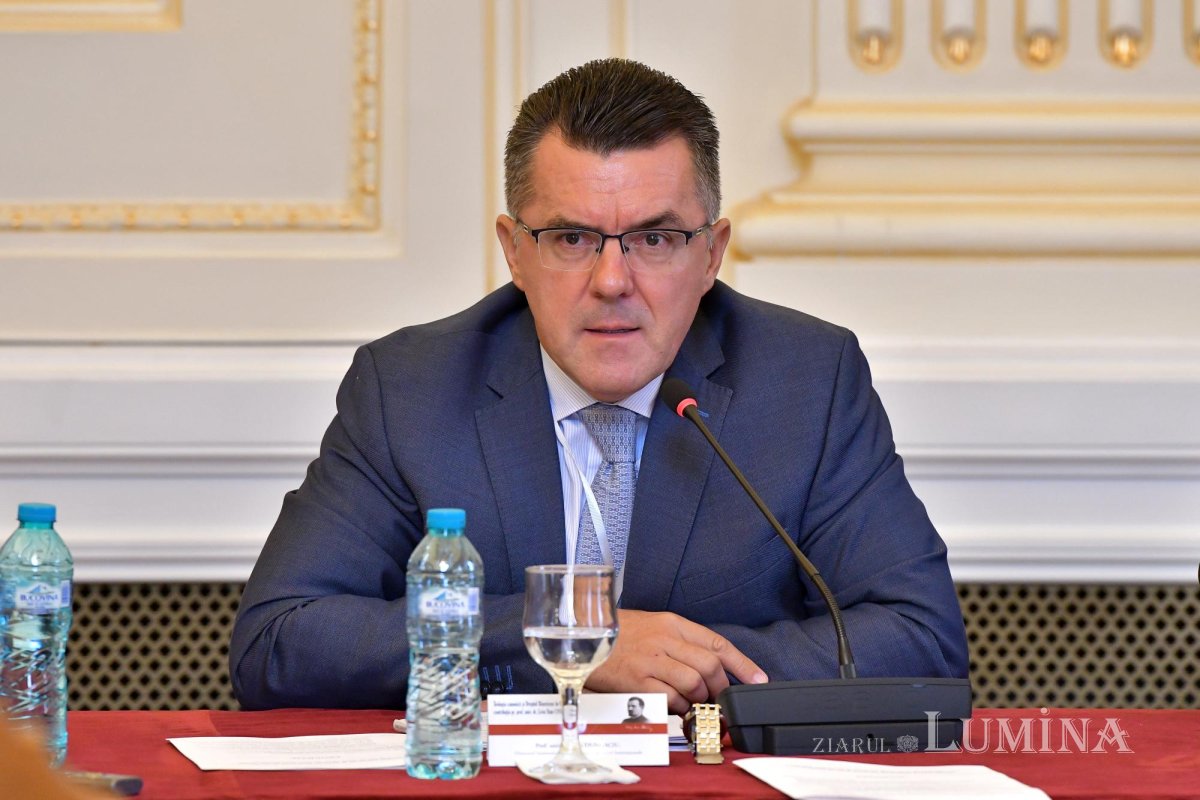 Simpozion de Drept bisericesc la Palatul Patriarhiei 268891