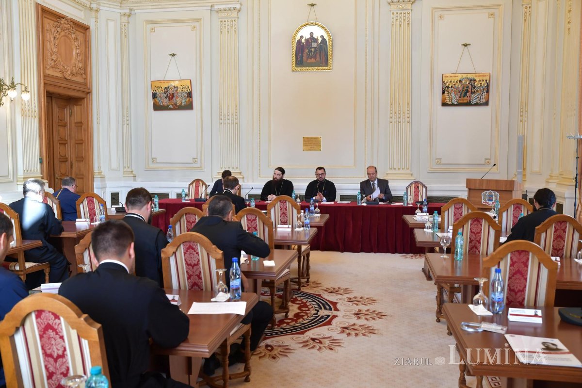 Simpozionul „Teologia canonică și Dreptul bisericesc în Ortodoxie”, la final 269068