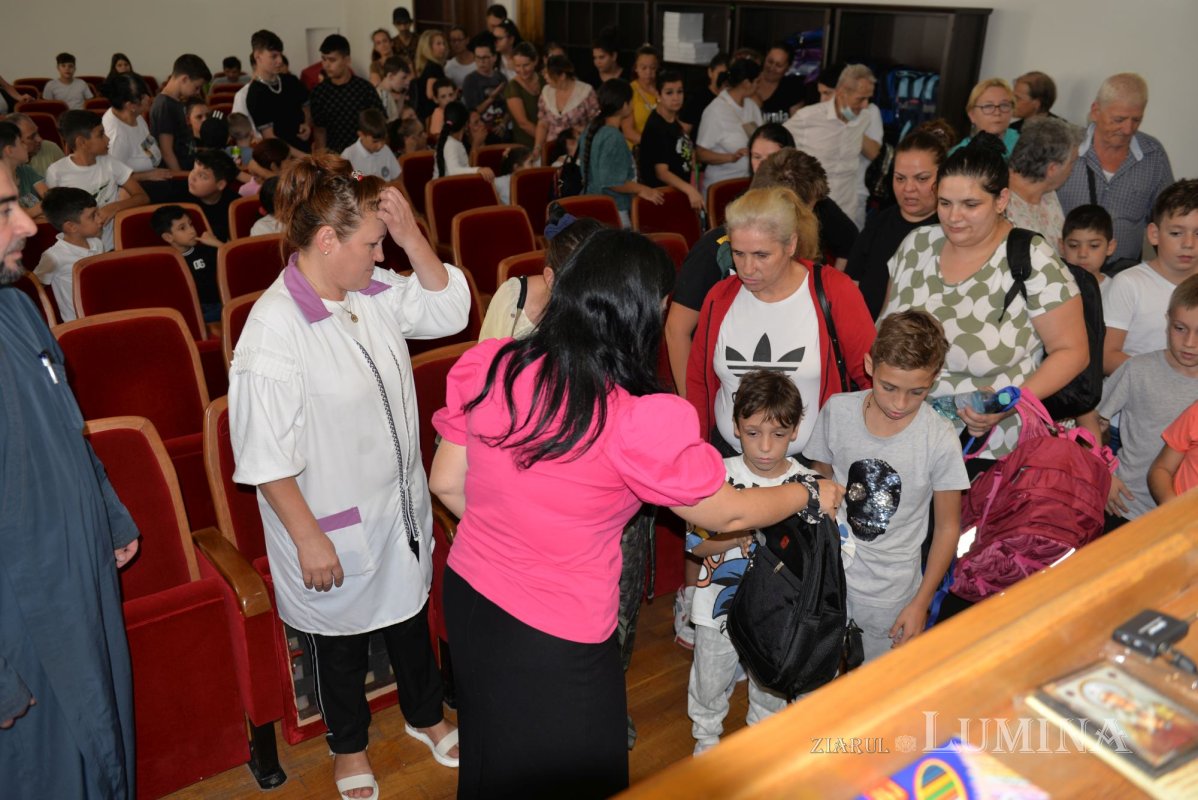 Peste 300 de copii susținuți de Protoieria Sector 3 Capitală la început de an școlar 269150