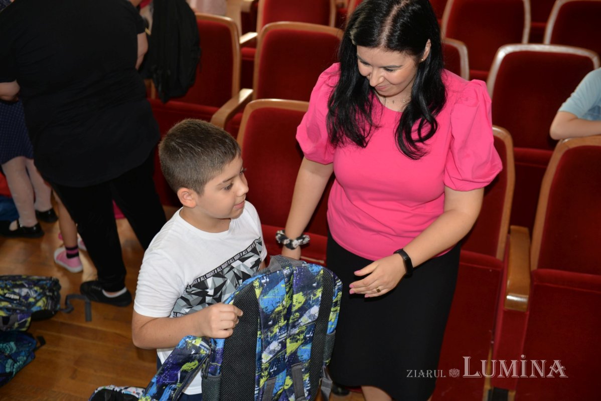 Peste 300 de copii susținuți de Protoieria Sector 3 Capitală la început de an școlar 269151