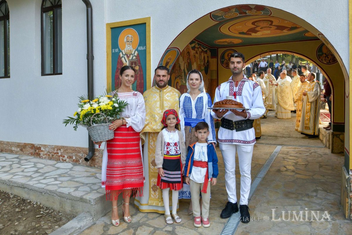 Înnoire și binecuvântare în Parohia Prăjani din județul Prahova 269420