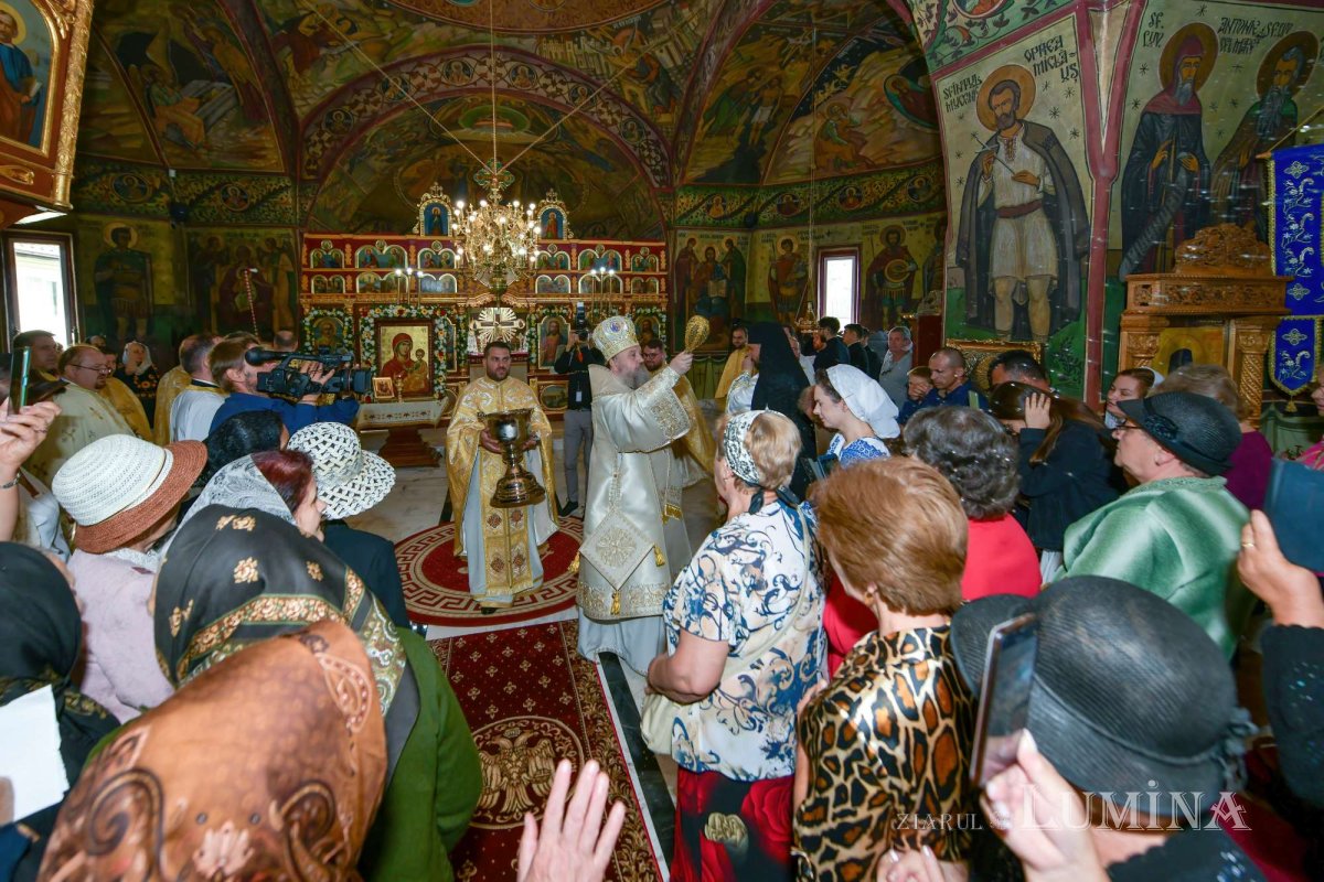 Înnoire și binecuvântare în Parohia Prăjani din județul Prahova 269456