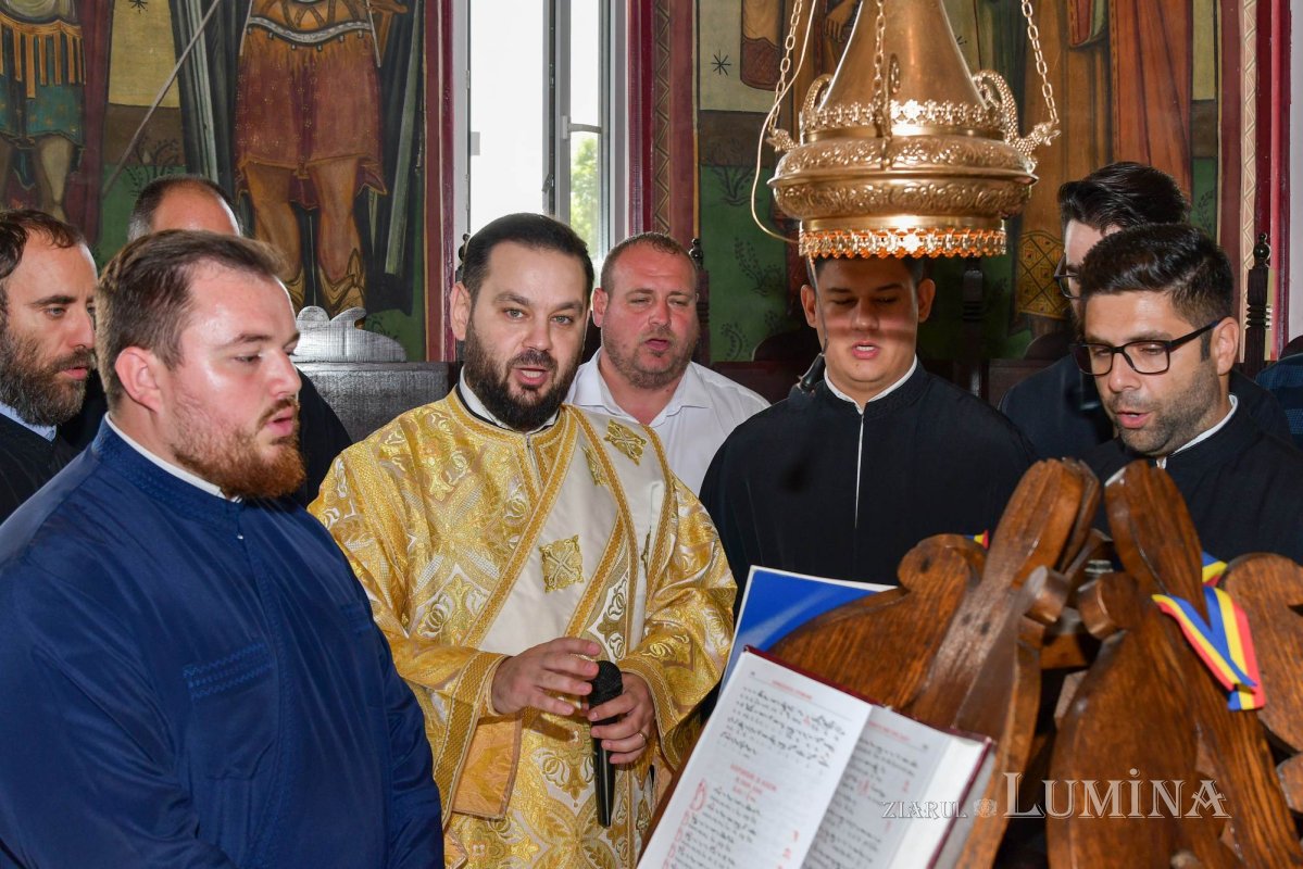 Înnoire și binecuvântare în Parohia Prăjani din județul Prahova 269489