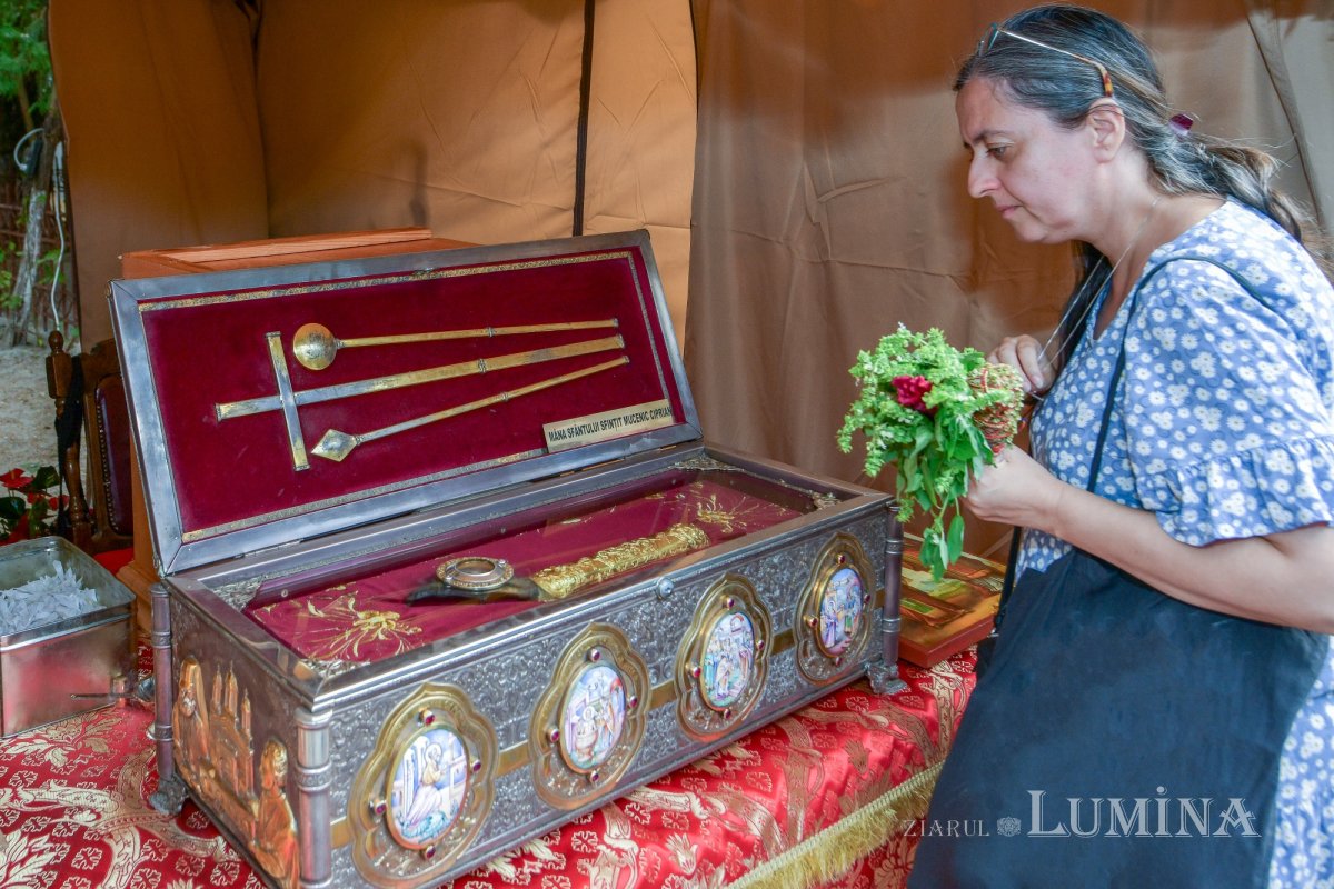 Cinstirea Sfântului Mucenic Ciprian la biserica sa din Capitală 270416