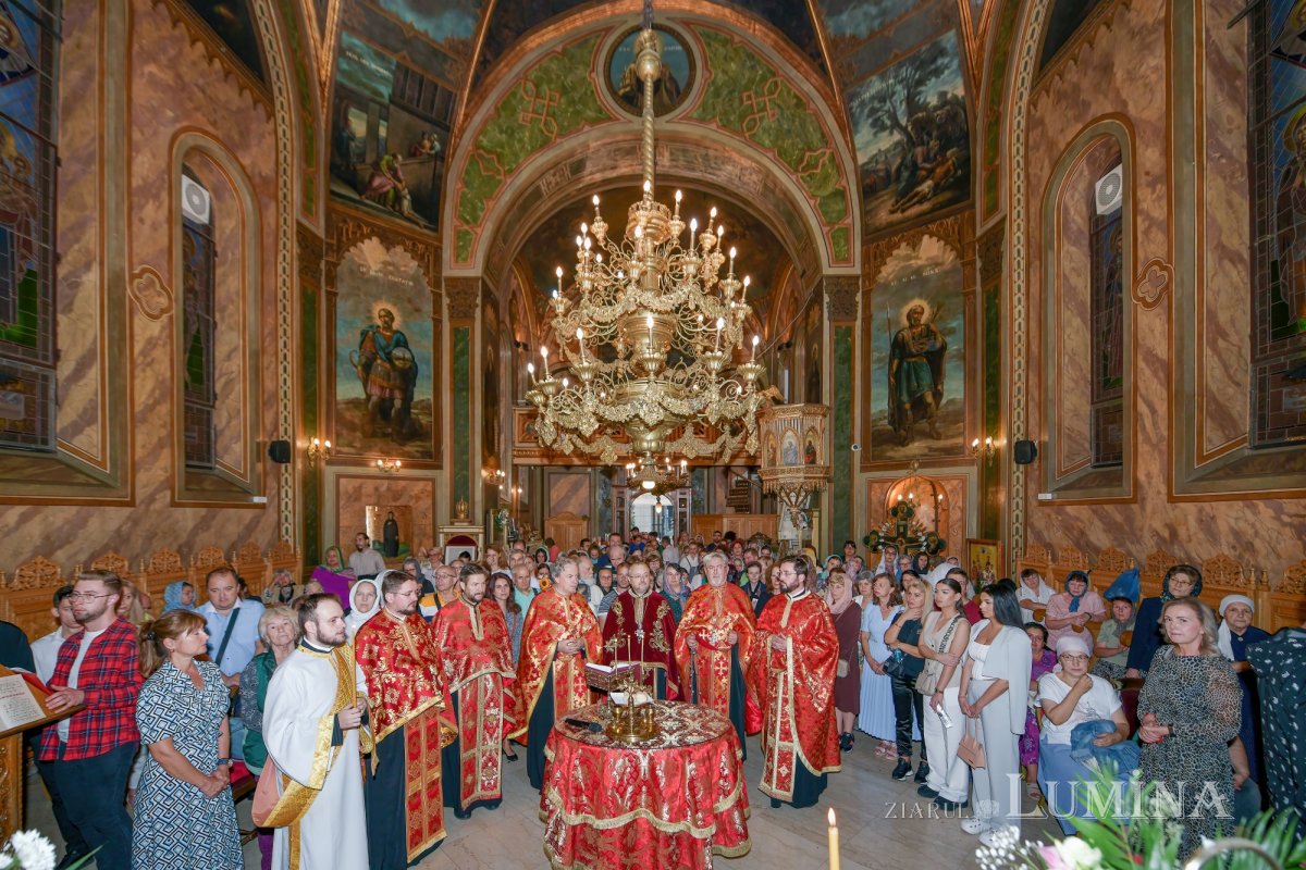 Cinstirea Sfântului Mucenic Ciprian la biserica sa din Capitală 270442