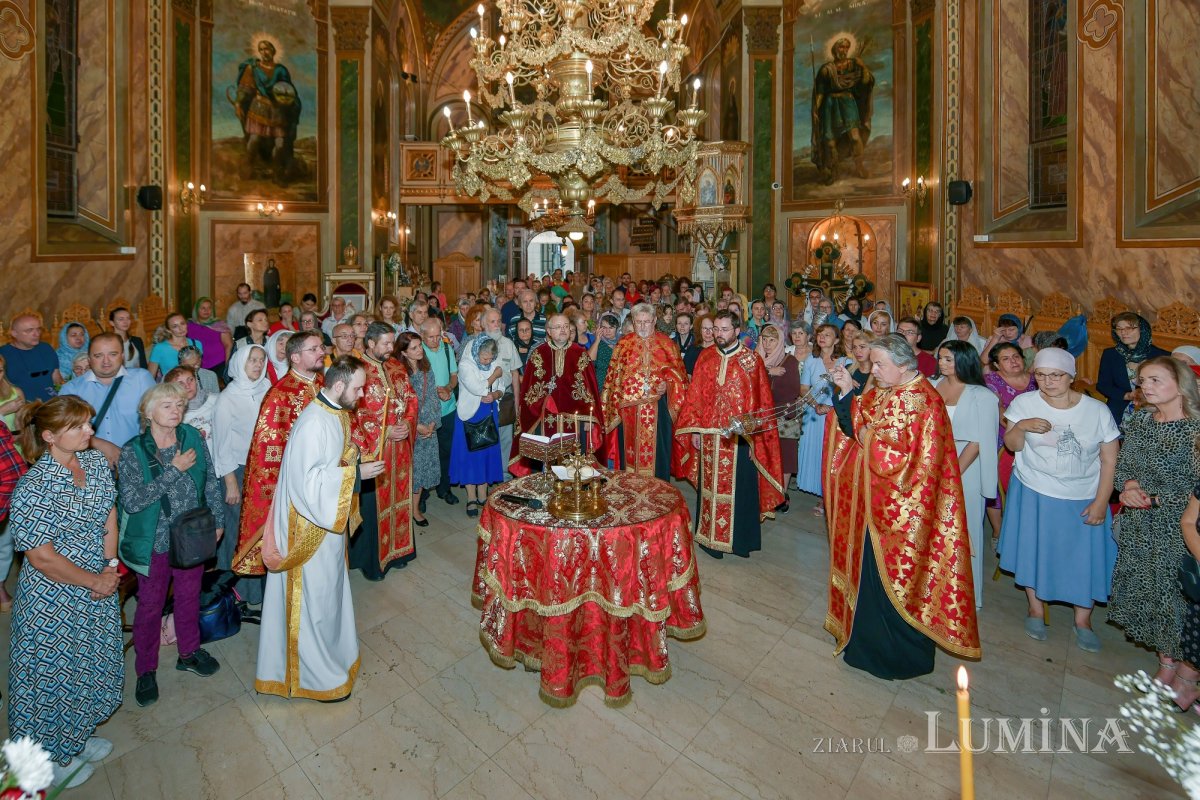 Cinstirea Sfântului Mucenic Ciprian la biserica sa din Capitală 270443
