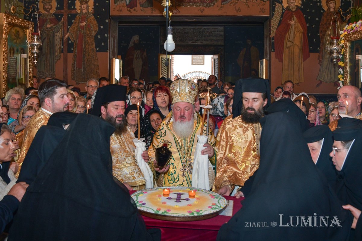 Sfânta Cuvioasă Parascheva, cinstită la mănăstirea ilfoveană Samurcășești 272396