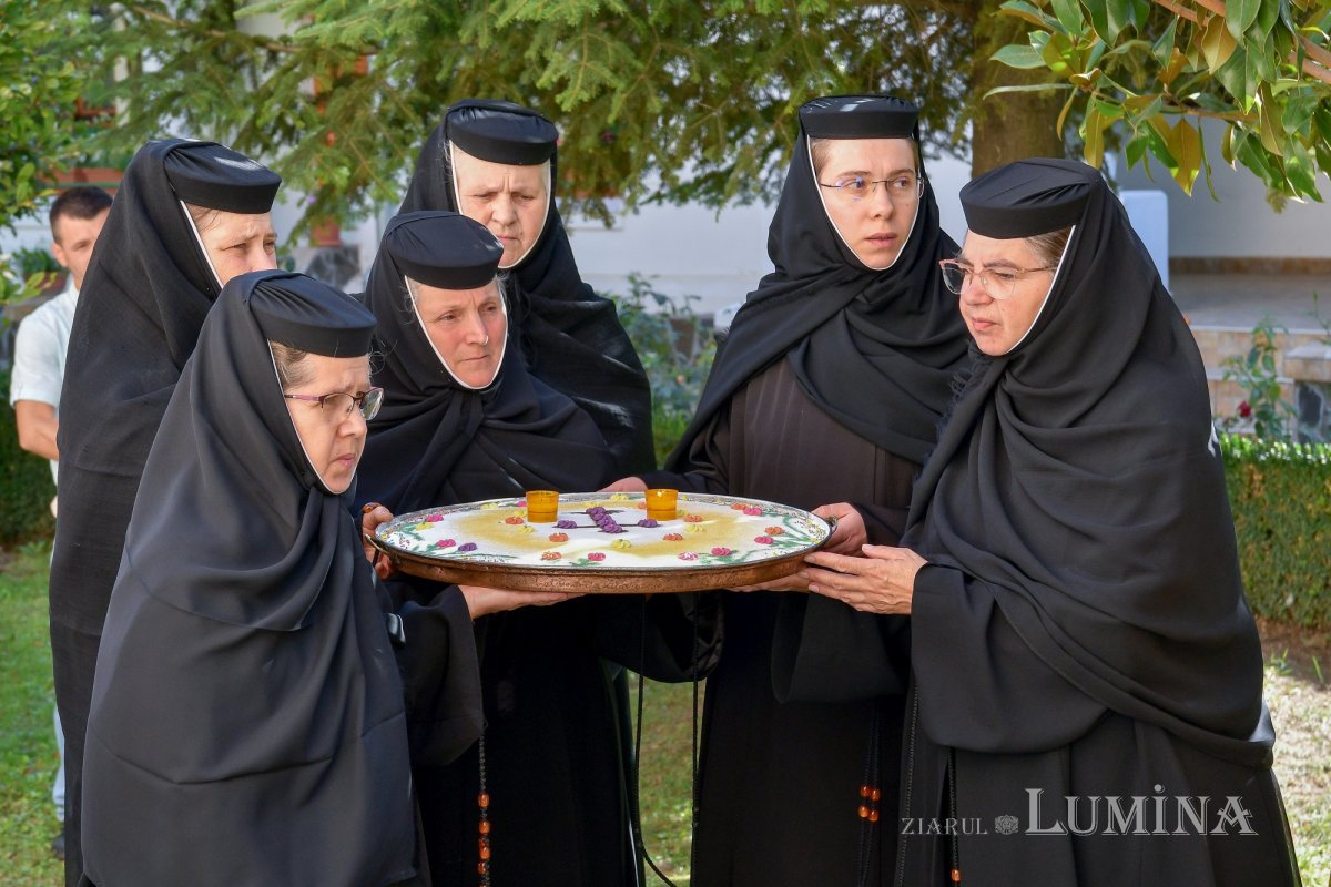 Sfânta Cuvioasă Parascheva, cinstită la mănăstirea ilfoveană Samurcășești 272398