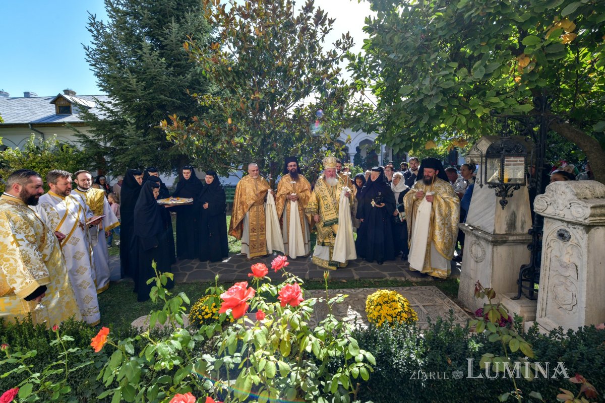 Sfânta Cuvioasă Parascheva, cinstită la mănăstirea ilfoveană Samurcășești 272400