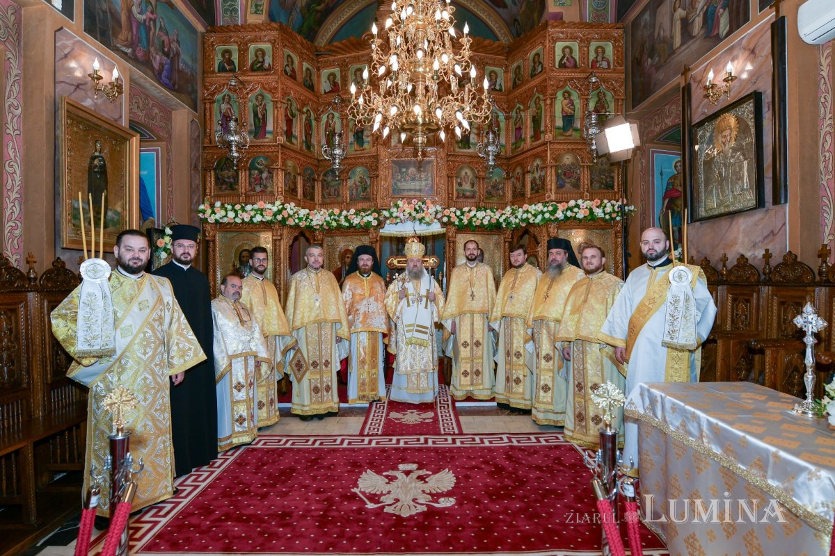 Patriarhul României a sfințit catapeteasma ctitoriei boierești din Popești-Leordeni 272520