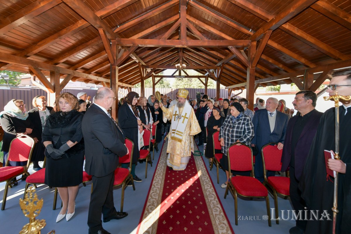 Patriarhul României a sfințit catapeteasma ctitoriei boierești din Popești-Leordeni 272522