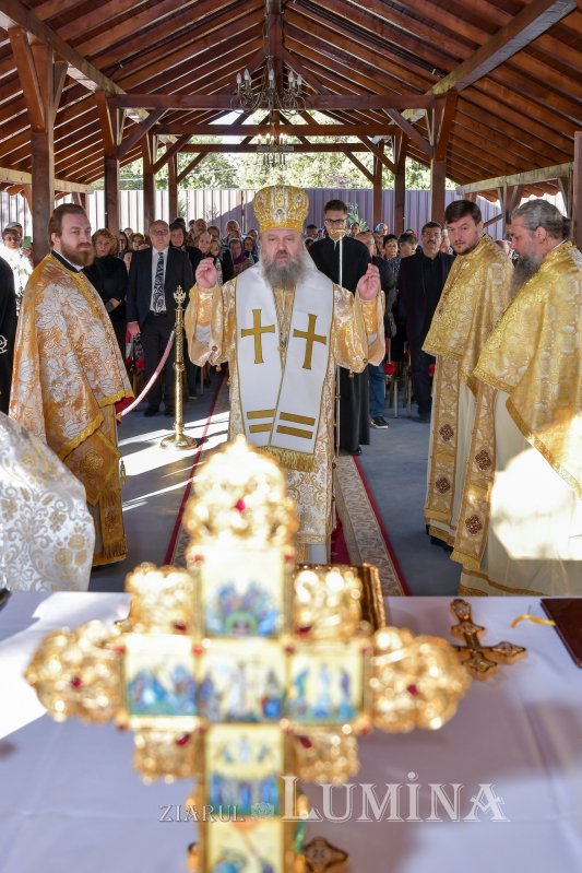 Patriarhul României a sfințit catapeteasma ctitoriei boierești din Popești-Leordeni 272524