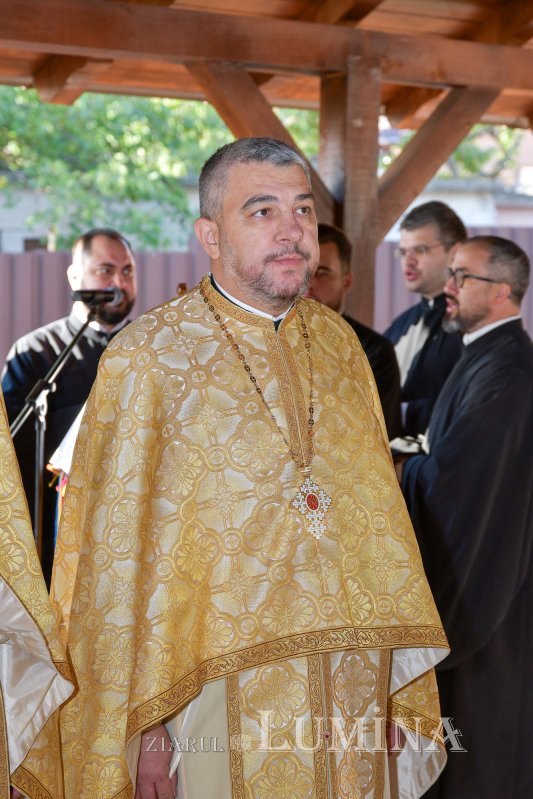 Patriarhul României a sfințit catapeteasma ctitoriei boierești din Popești-Leordeni 272528