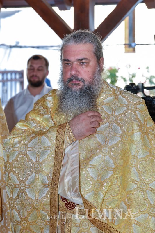 Patriarhul României a sfințit catapeteasma ctitoriei boierești din Popești-Leordeni 272531