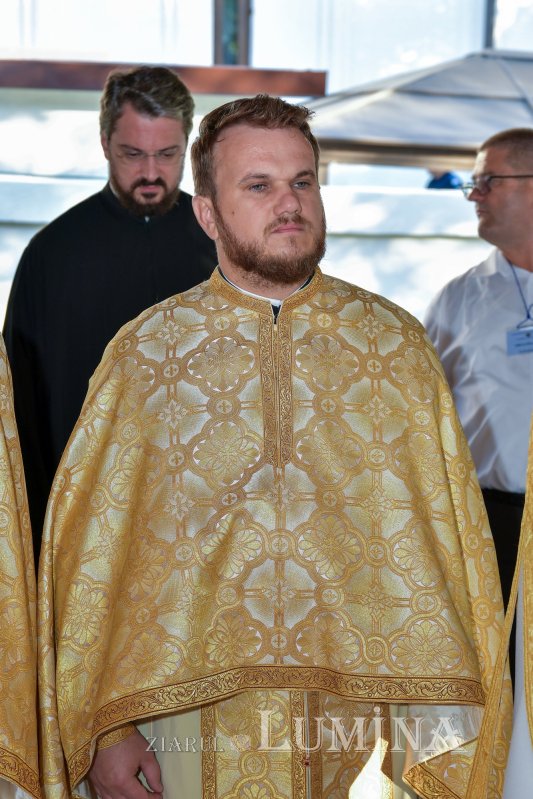 Patriarhul României a sfințit catapeteasma ctitoriei boierești din Popești-Leordeni 272533