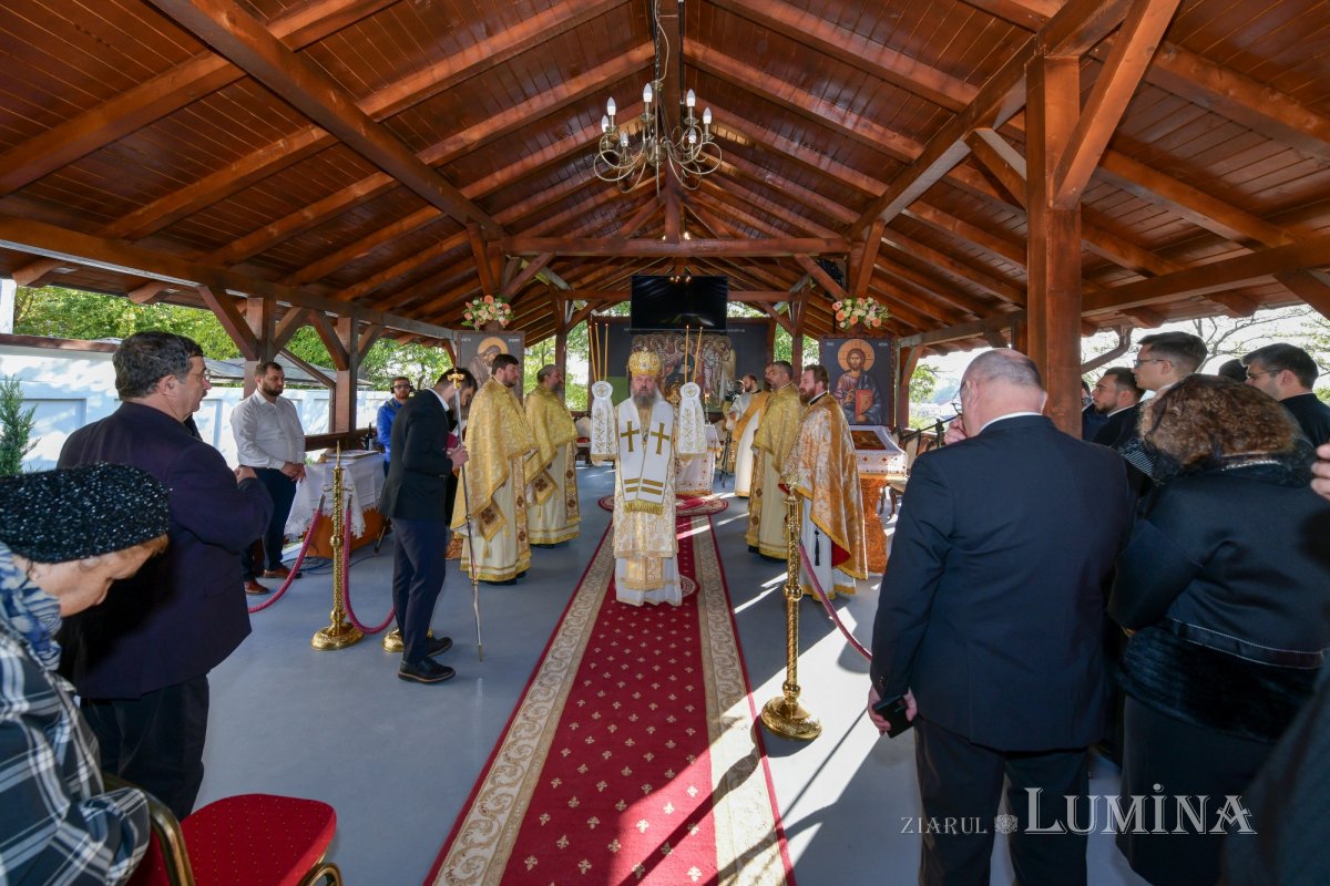 Patriarhul României a sfințit catapeteasma ctitoriei boierești din Popești-Leordeni 272539