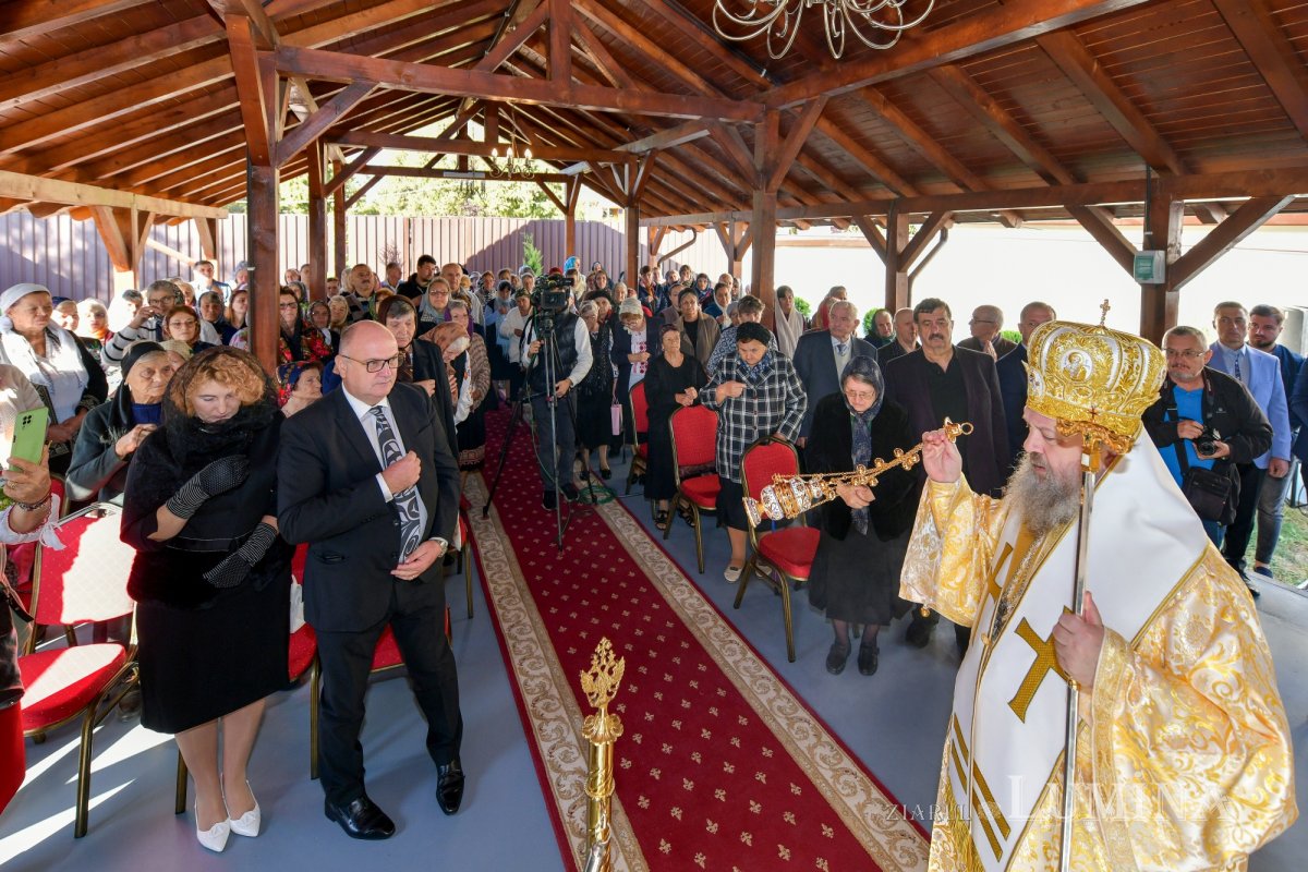 Patriarhul României a sfințit catapeteasma ctitoriei boierești din Popești-Leordeni 272541