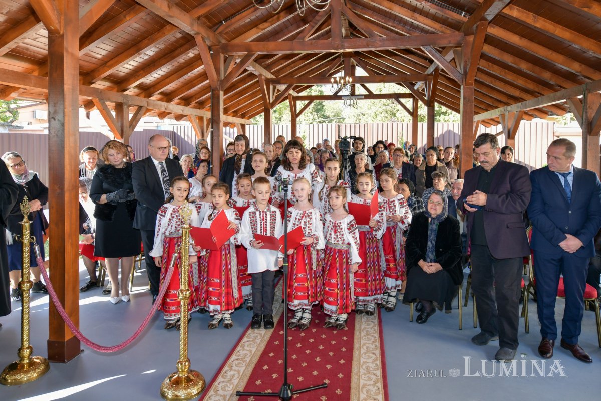 Patriarhul României a sfințit catapeteasma ctitoriei boierești din Popești-Leordeni 272552