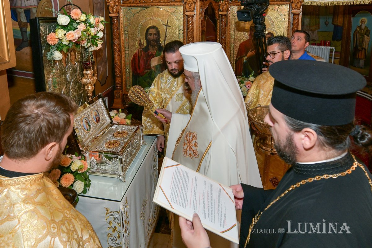 Patriarhul României a sfințit catapeteasma ctitoriei boierești din Popești-Leordeni 272573