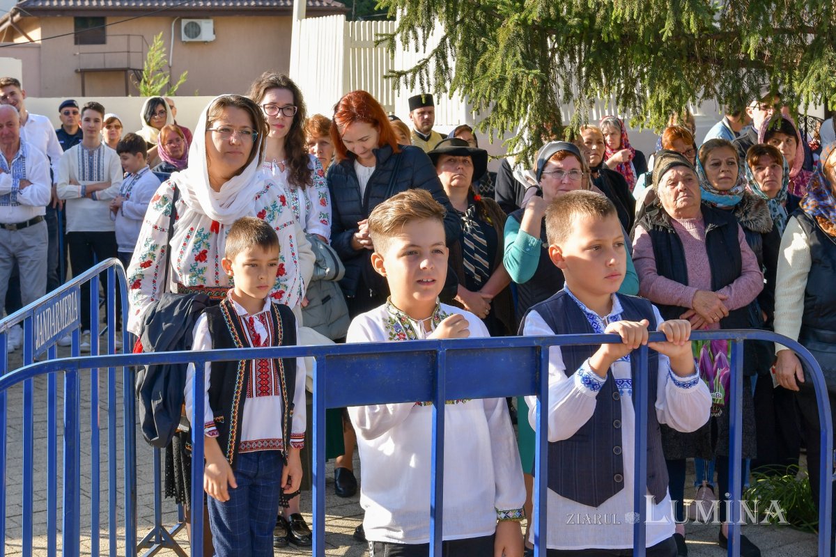 Patriarhul României a sfințit catapeteasma ctitoriei boierești din Popești-Leordeni 272581