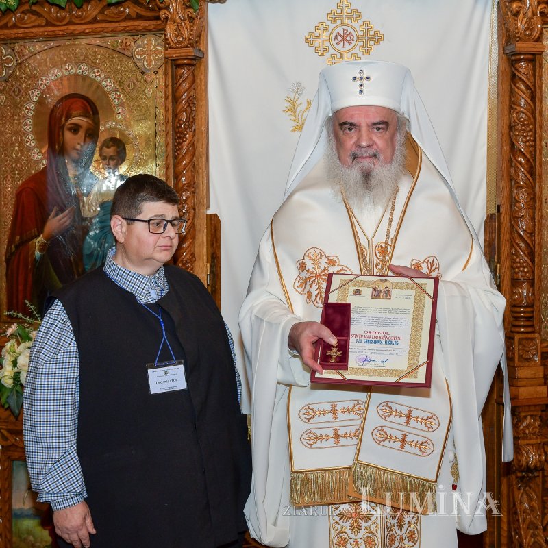 Patriarhul României a sfințit catapeteasma ctitoriei boierești din Popești-Leordeni 272588