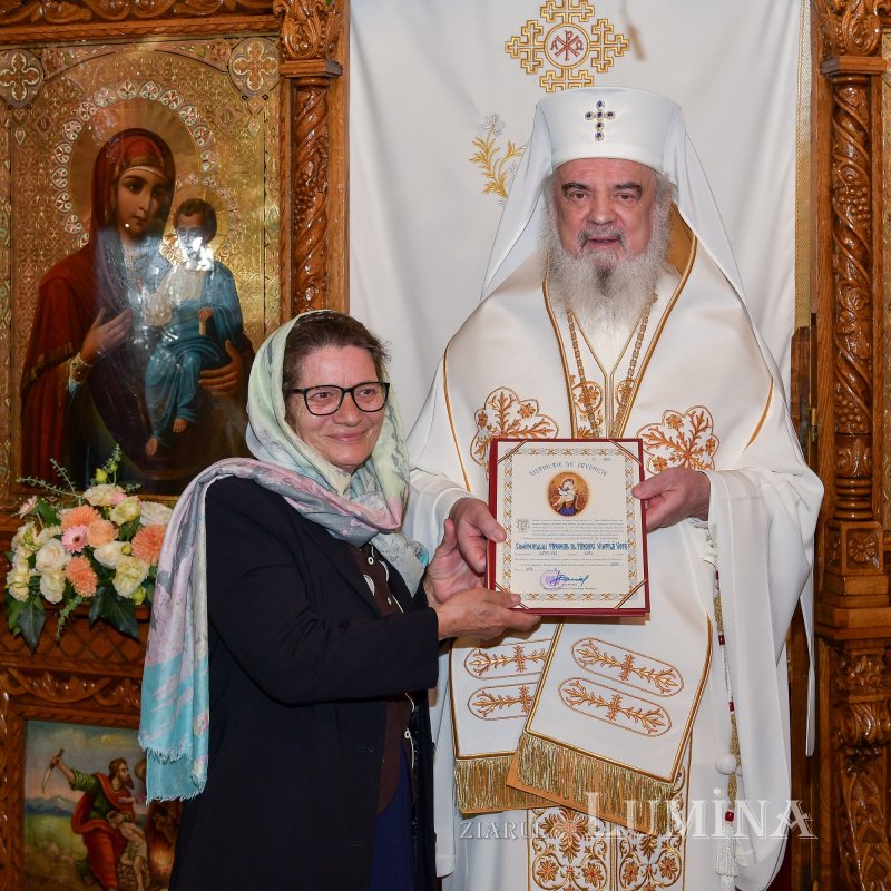 Patriarhul României a sfințit catapeteasma ctitoriei boierești din Popești-Leordeni 272597