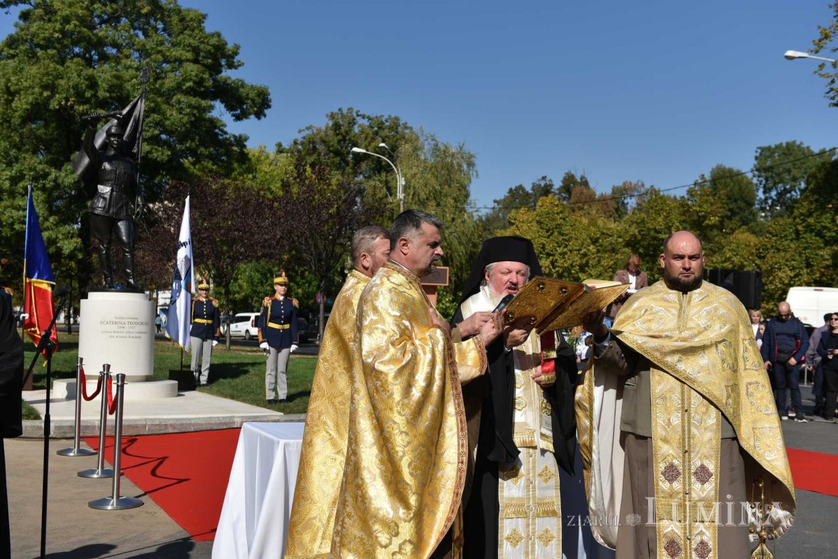 Monument dedicat eroinei Ecaterina Teodoroiu în București 272897